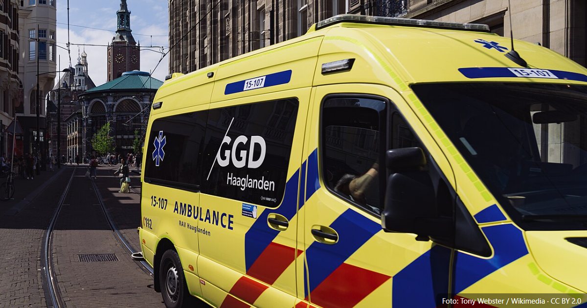Ambulance van de GGD onderweg naar een melding
