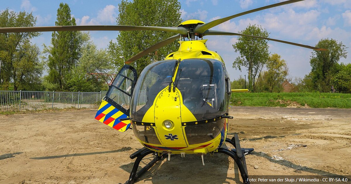 Traumahelikopter van het Mobiel Medisch Team op de grond