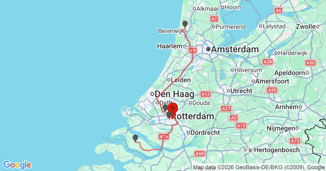 Kaart van het incident in Rotterdam met de aanrijroutes van de gealarmeerde eenheden