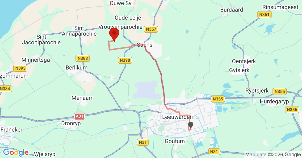 Kaart van het incident in Vrouwenparochie met de aanrijroutes van de gealarmeerde eenheden