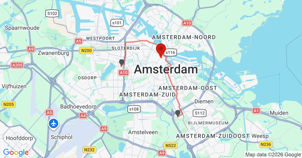 Kaart van het incident in Amsterdam met de aanrijroutes van de gealarmeerde eenheden