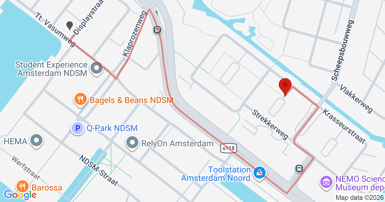 Kaart van het incident in Amsterdam met de aanrijroutes van de gealarmeerde eenheden