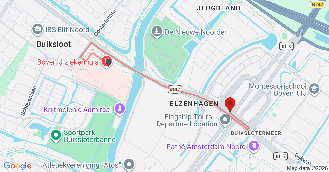 Kaart van het incident in Amsterdam met de aanrijroutes van de gealarmeerde eenheden