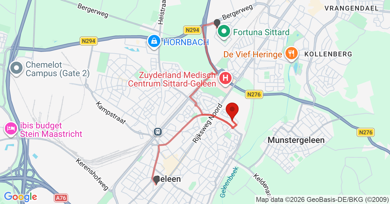 Kaart van het incident in Geleen met de aanrijroutes van de gealarmeerde eenheden