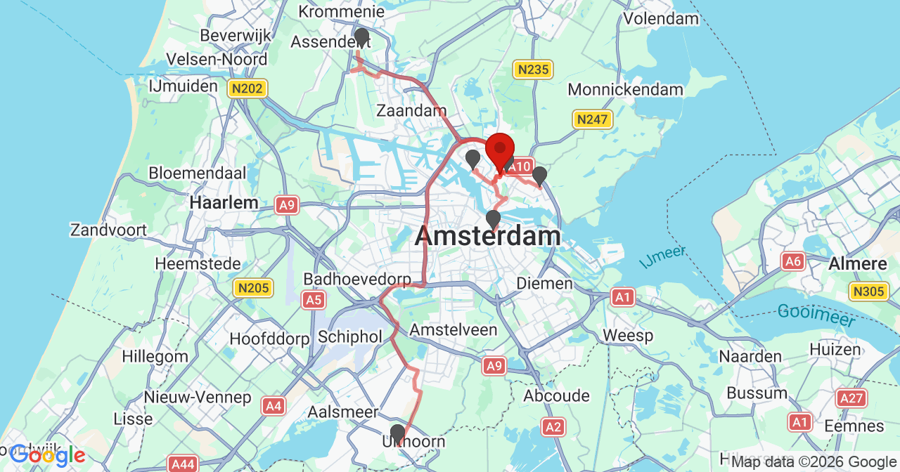 Kaart van het incident in Amsterdam met de aanrijroutes van de gealarmeerde eenheden