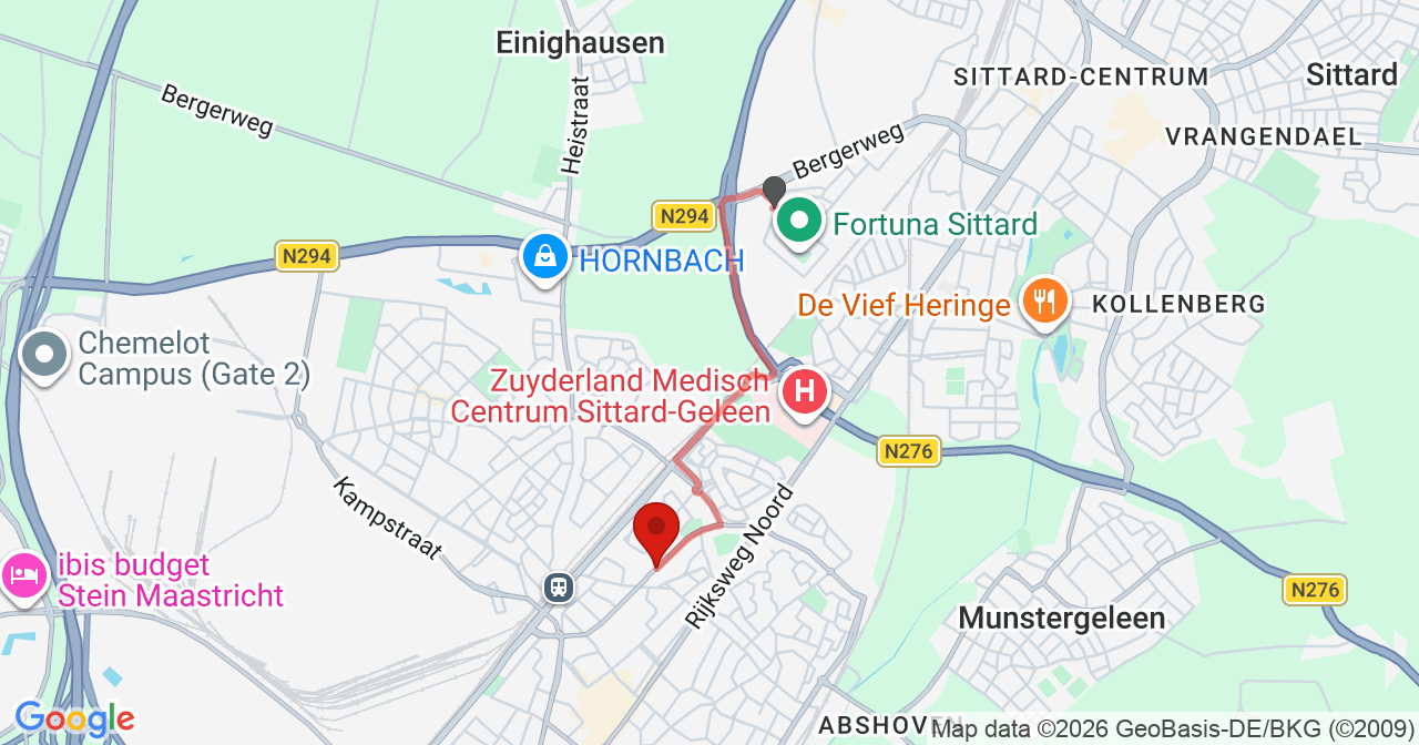 Kaart van het incident in Geleen met de aanrijroutes van de gealarmeerde eenheden