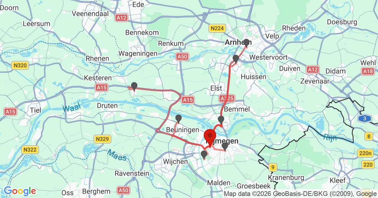 Kaart van het incident in Nijmegen met berekende routes vanaf gealarmeerde posten