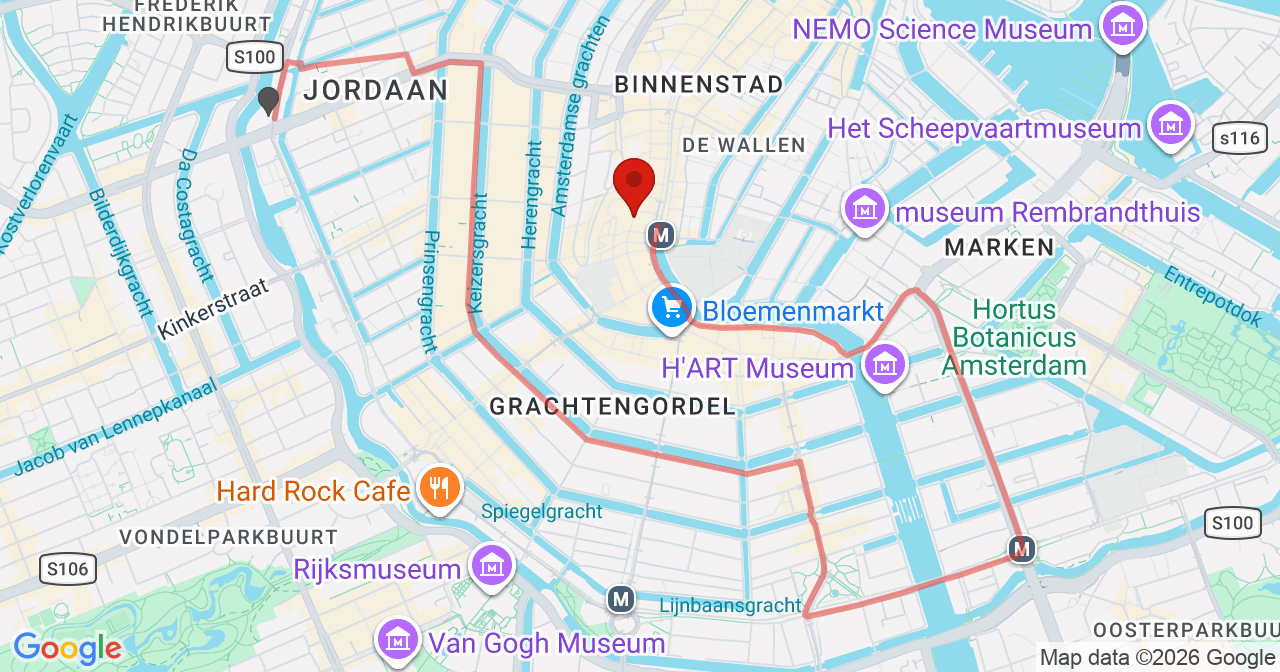 Kaart van het incident in Amsterdam met de aanrijroutes van de gealarmeerde eenheden