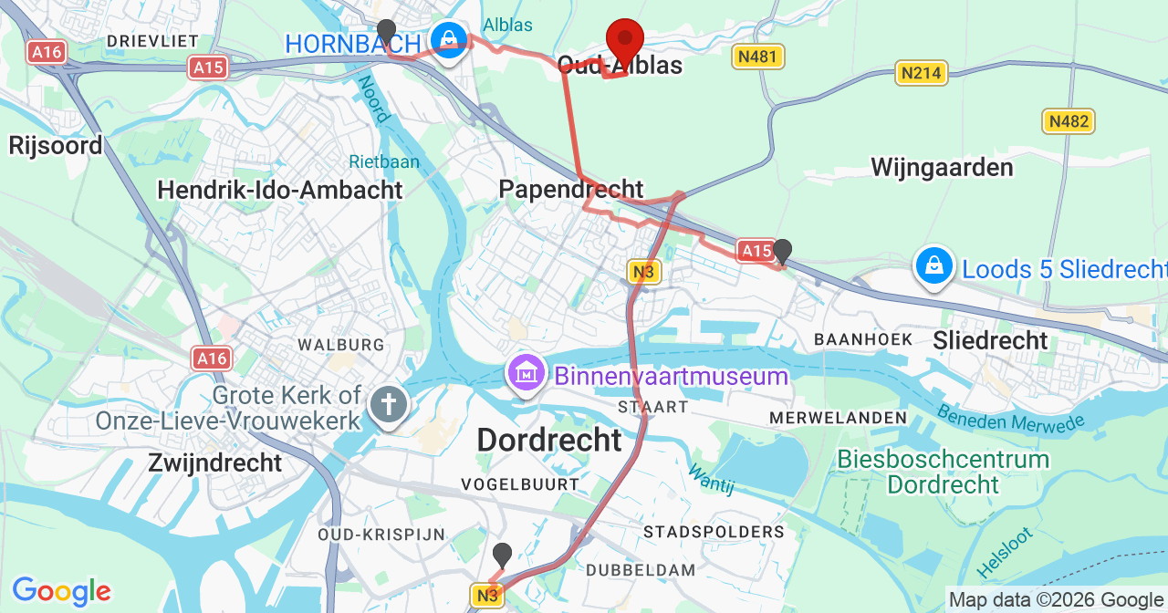 Kaart van het incident in Oud-Alblas met de aanrijroutes van de gealarmeerde eenheden