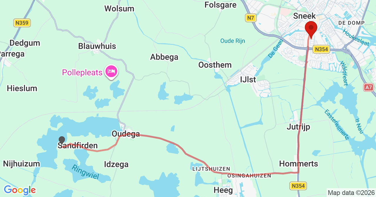Kaart van het incident in Sneek met de aanrijroutes van de gealarmeerde eenheden