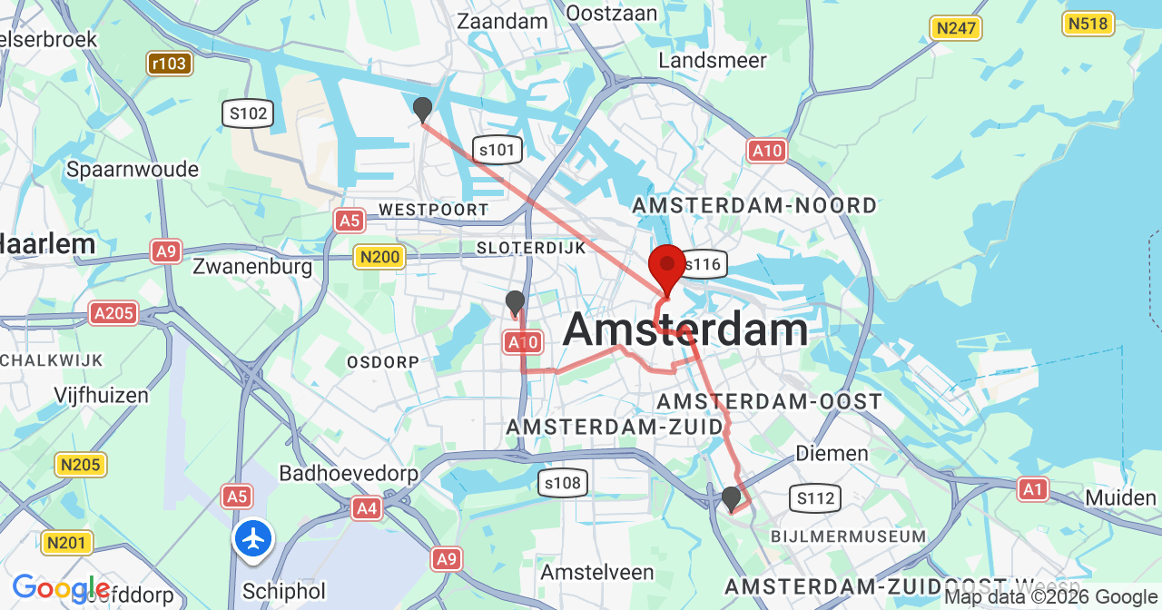 Kaart van het incident in Amsterdam met de aanrijroutes van de gealarmeerde eenheden