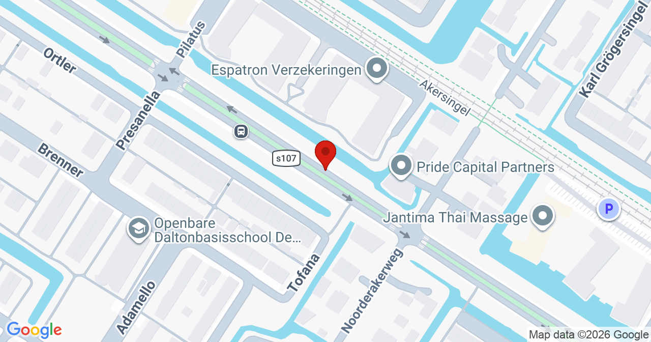 Kaart van het incident in Amsterdam met de aanrijroutes van de gealarmeerde eenheden