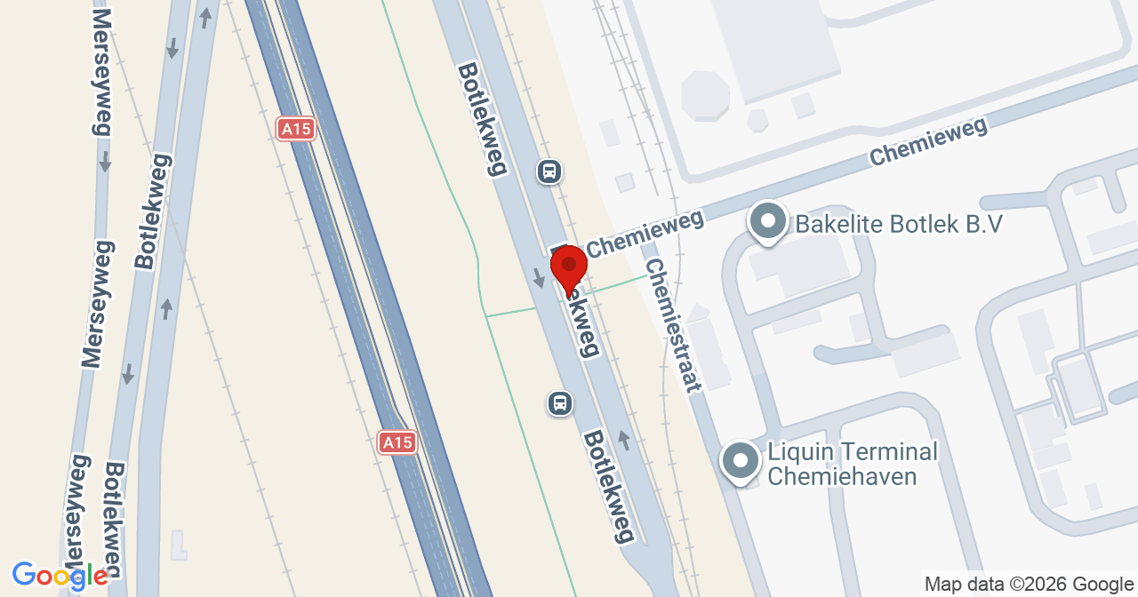 Kaart van het incident in Botlek Rotterdam met de aanrijroutes van de gealarmeerde eenheden