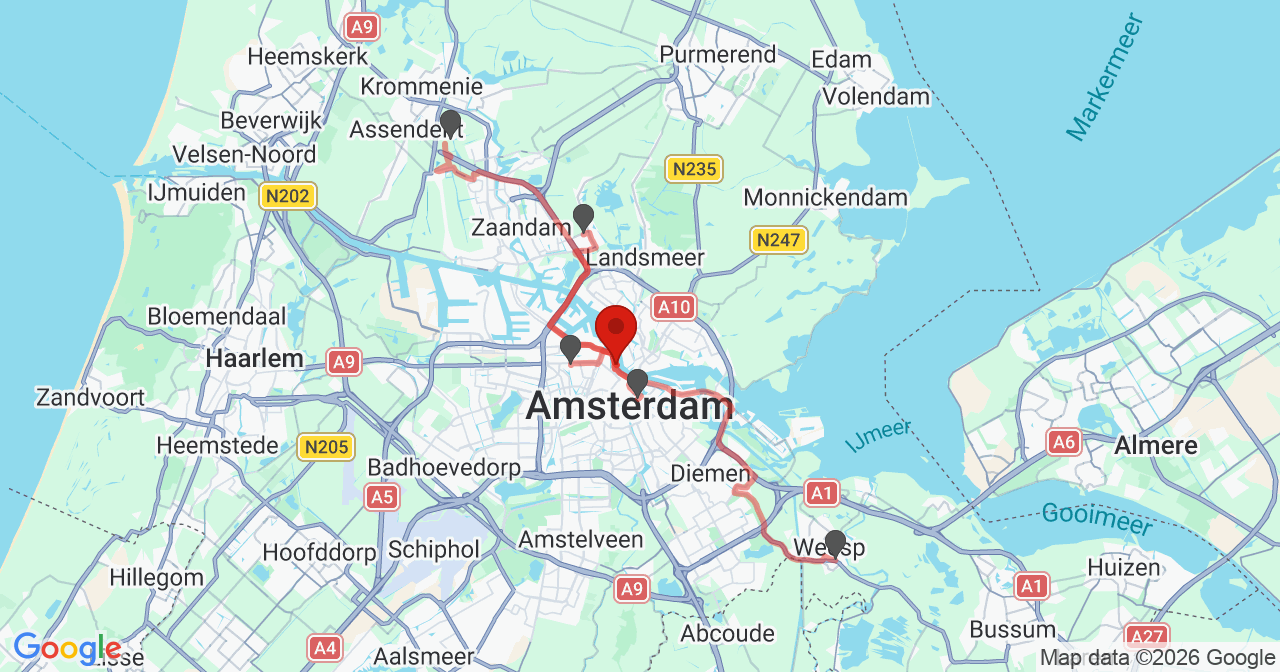 Kaart van het incident in Amsterdam met de aanrijroutes van de gealarmeerde eenheden