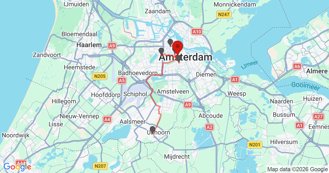 Kaart van het incident in Amsterdam met de aanrijroutes van de gealarmeerde eenheden