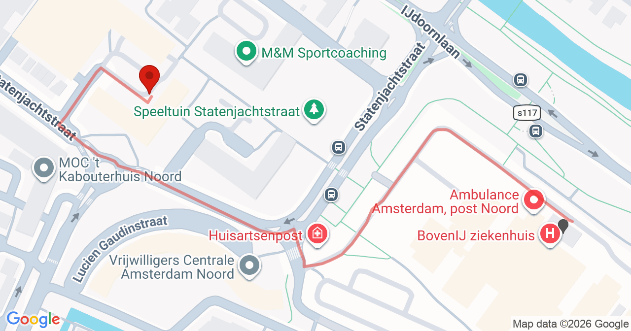 Kaart van het incident in Amsterdam met de aanrijroutes van de gealarmeerde eenheden