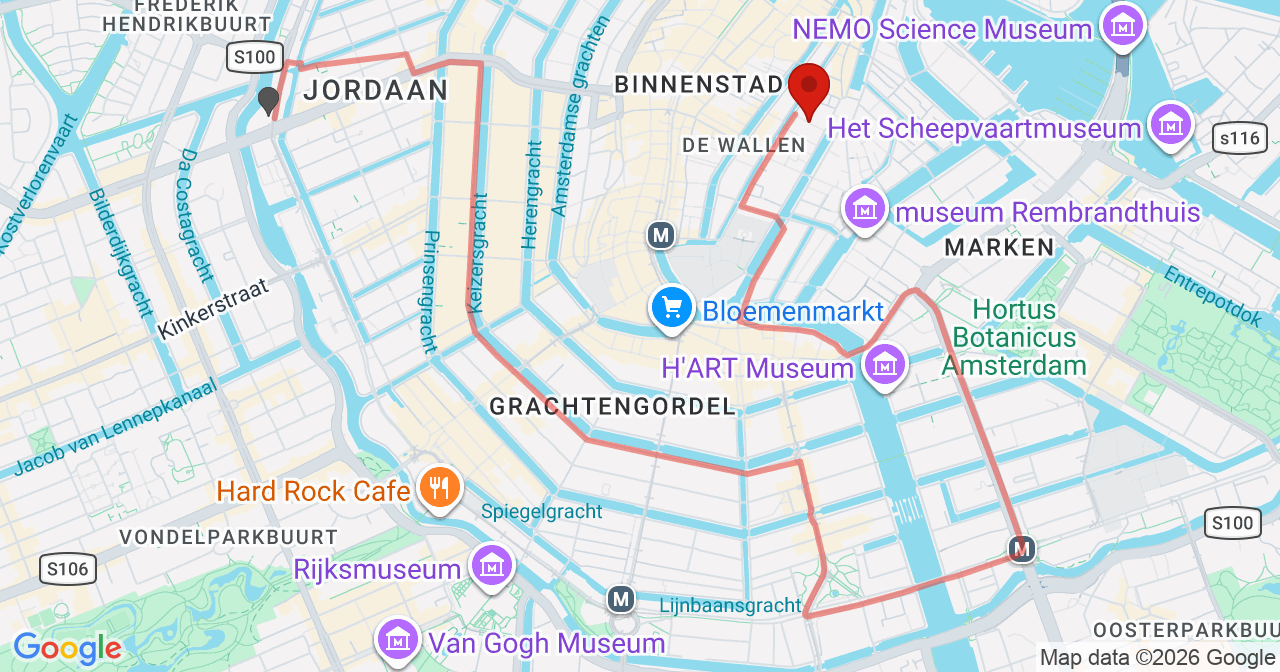 Kaart van het incident in Amsterdam met de aanrijroutes van de gealarmeerde eenheden