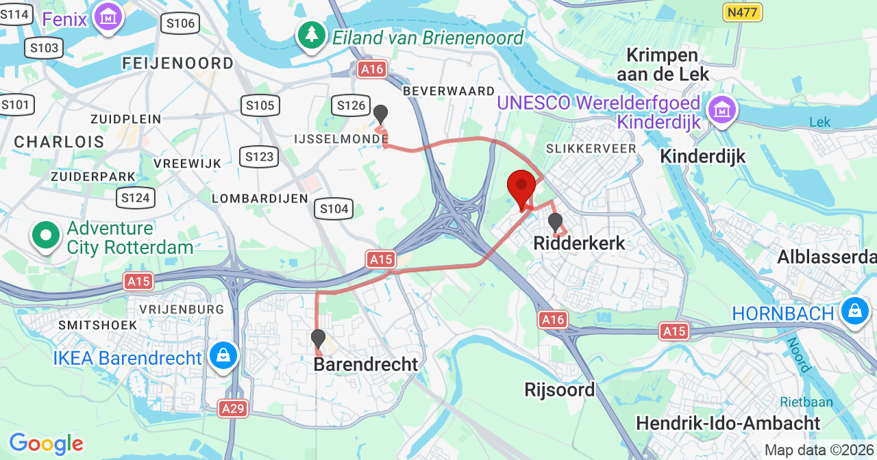 Kaart van het incident in Ridderkerk met de aanrijroutes van de gealarmeerde eenheden