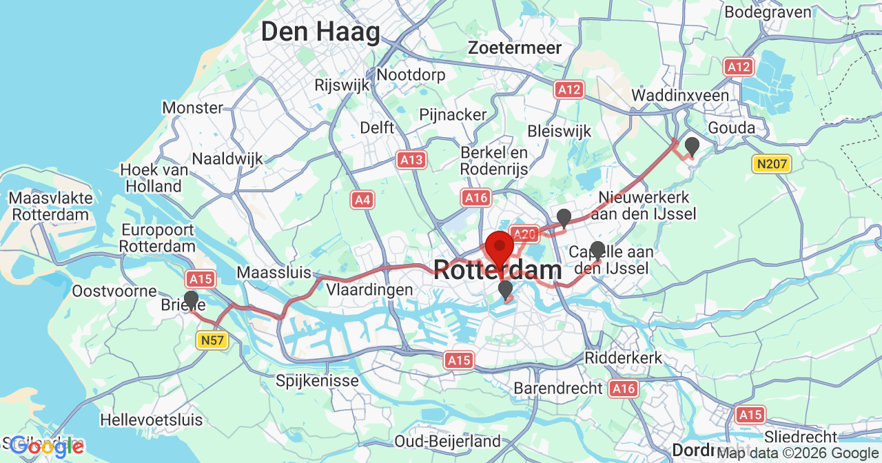 Kaart van het incident in Rotterdam met de aanrijroutes van de gealarmeerde eenheden