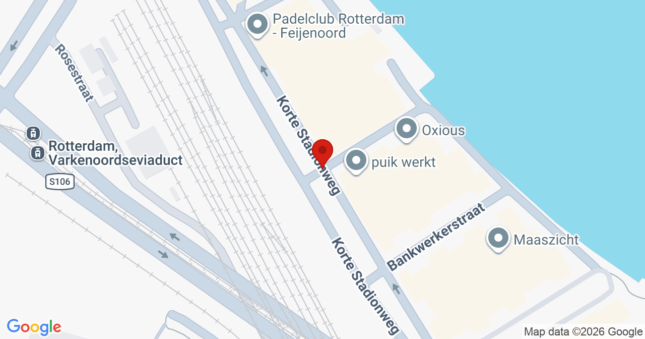 Kaart van het incident in Rotterdam met de aanrijroutes van de gealarmeerde eenheden