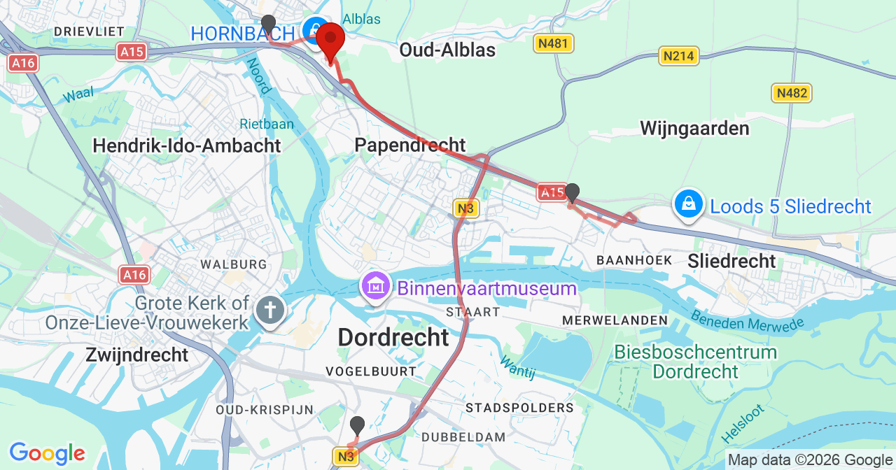 Kaart van het incident in Alblasserdam met de aanrijroutes van de gealarmeerde eenheden