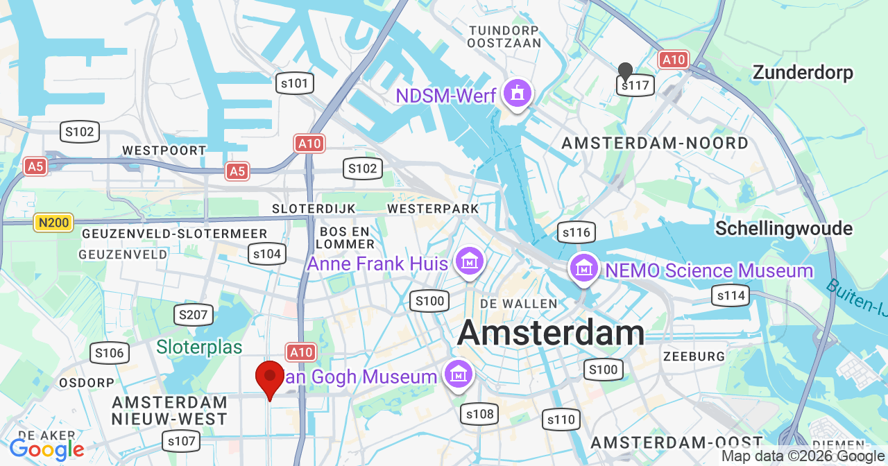 Kaart van het incident in Amsterdam met de aanrijroutes van de gealarmeerde eenheden