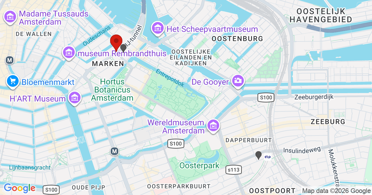 Kaart van het incident in Amsterdam met de aanrijroutes van de gealarmeerde eenheden