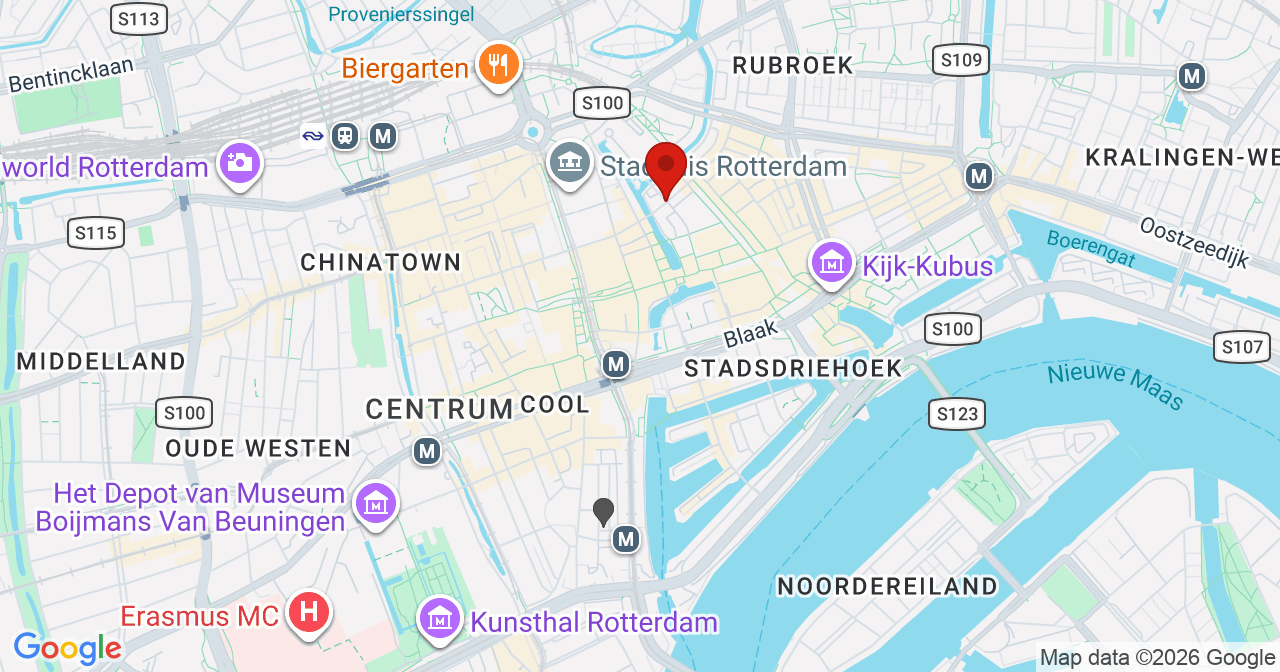 Kaart van het incident in Rotterdam met de aanrijroutes van de gealarmeerde eenheden