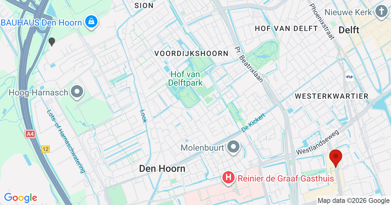Kaart van het incident in Delft met de aanrijroutes van de gealarmeerde eenheden