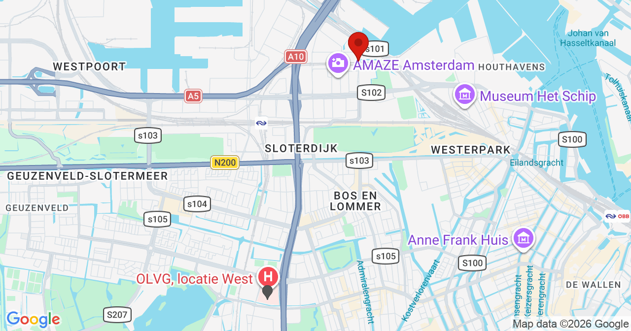 Kaart van het incident in Amsterdam met de aanrijroutes van de gealarmeerde eenheden