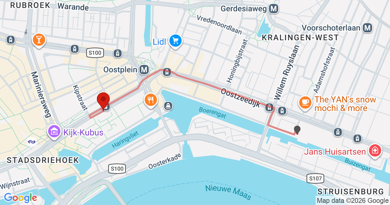 Kaart van het incident in Rotterdam met de aanrijroutes van de gealarmeerde eenheden