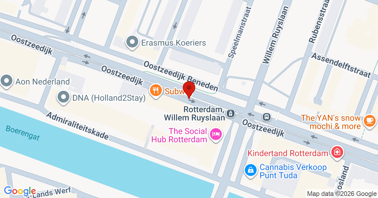 Kaart van het incident in Rotterdam met de aanrijroutes van de gealarmeerde eenheden