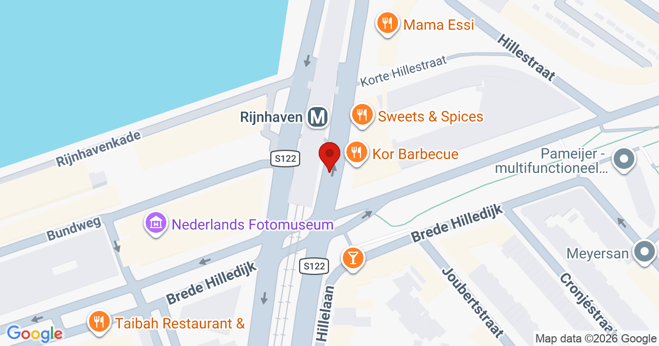 Kaart van het incident in Rotterdam met de aanrijroutes van de gealarmeerde eenheden
