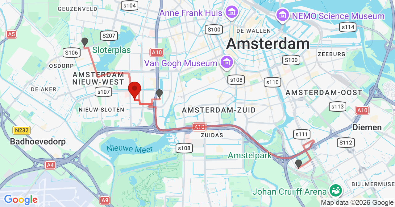 Kaart van het incident in Amsterdam met de aanrijroutes van de gealarmeerde eenheden