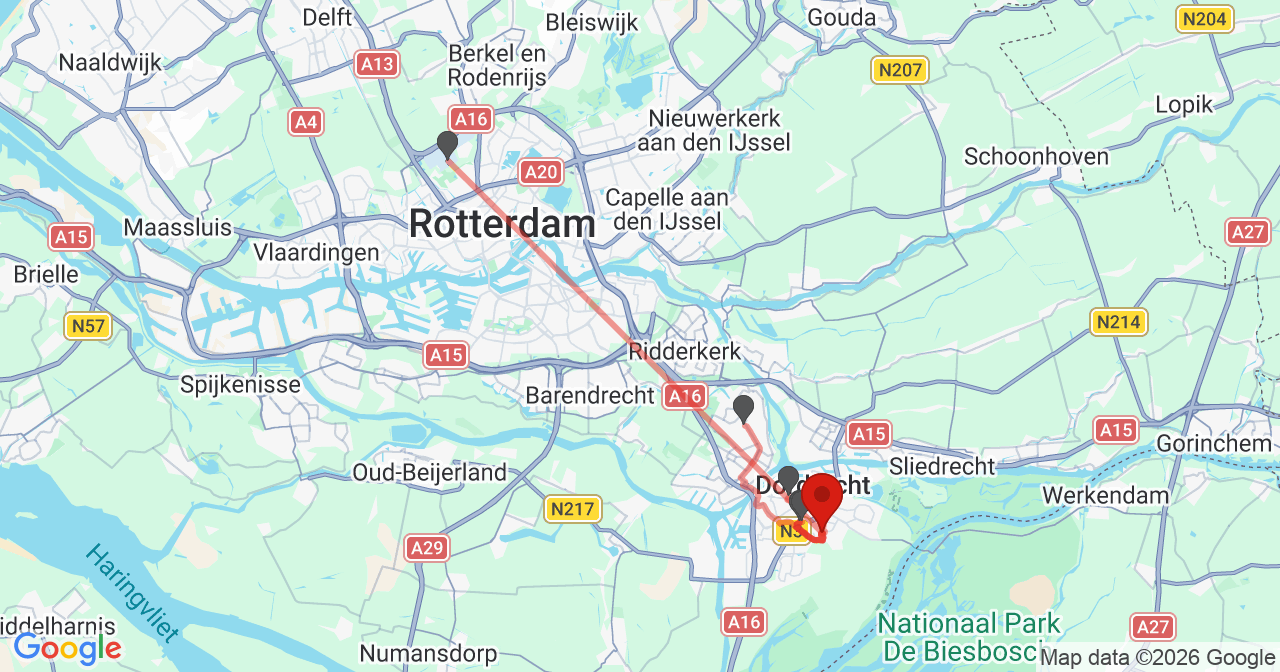 Kaart van het incident in Dordrecht met de aanrijroutes van de gealarmeerde eenheden