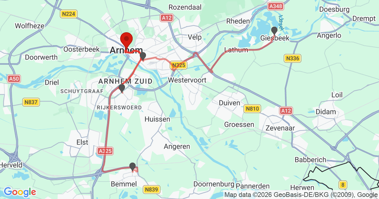 Kaart van het incident in Arnhem met de aanrijroutes van de gealarmeerde eenheden