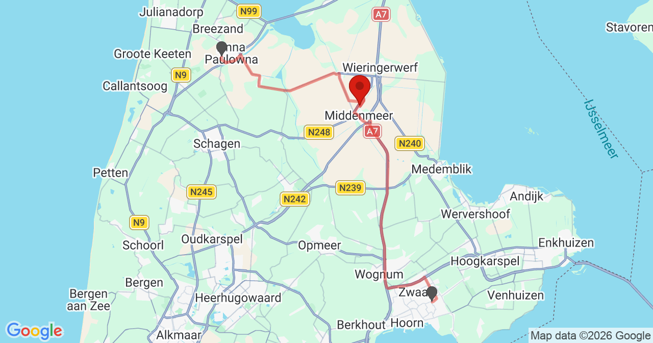 Kaart van het incident in Middenmeer met de aanrijroutes van de gealarmeerde eenheden