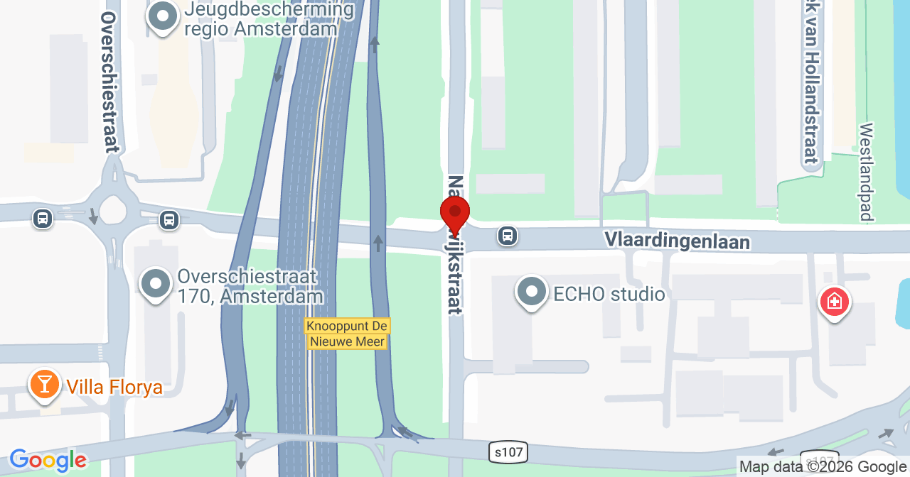 Kaart van het incident in Amsterdam met de aanrijroutes van de gealarmeerde eenheden