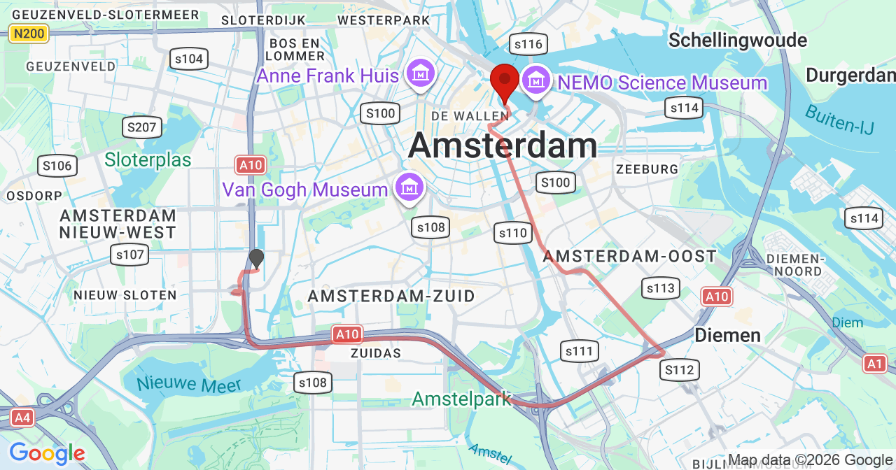 Kaart van het incident in Amsterdam met de aanrijroutes van de gealarmeerde eenheden