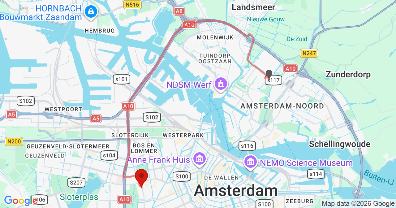 Kaart van het incident in Amsterdam met de aanrijroutes van de gealarmeerde eenheden