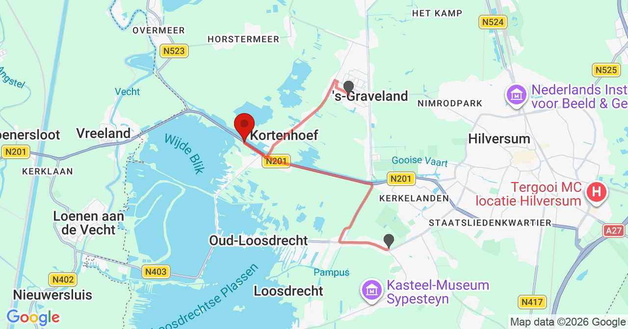 Kaart van het incident in Kortenhoef met de aanrijroutes van de gealarmeerde eenheden