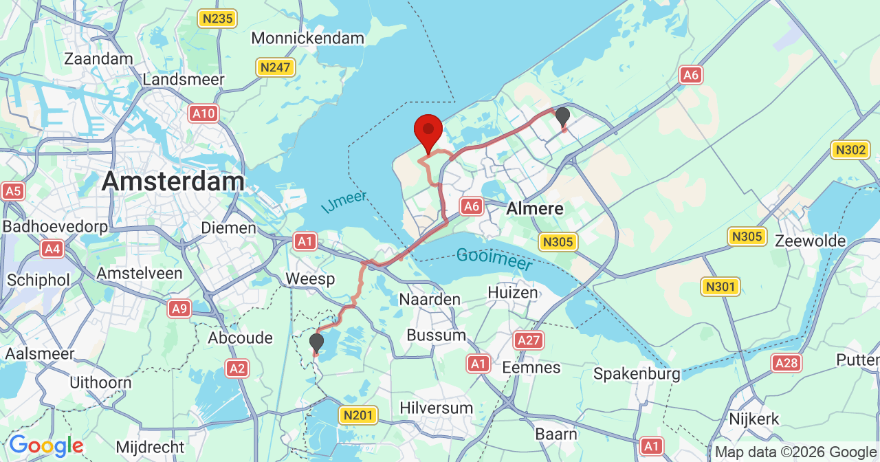 Kaart van het incident in Almere met de aanrijroutes van de gealarmeerde eenheden