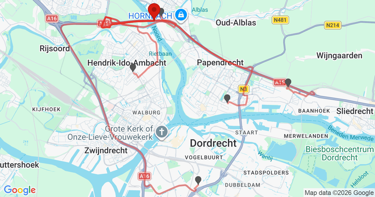 Kaart van het incident in Alblasserdam met de aanrijroutes van de gealarmeerde eenheden