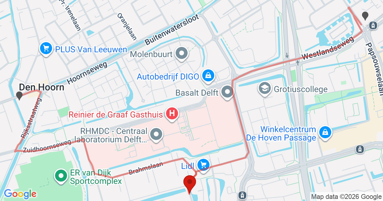 Kaart van het incident in Delft met de aanrijroutes van de gealarmeerde eenheden