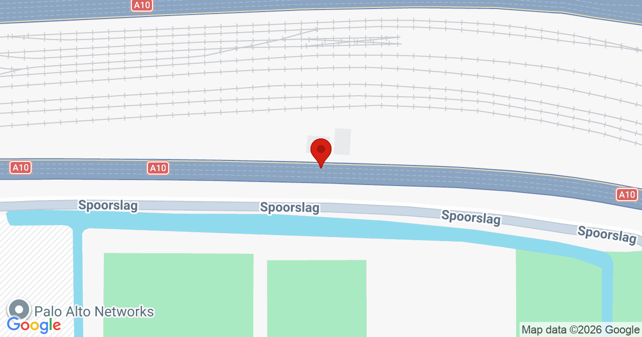 Kaart van het incident in Amsterdam met de aanrijroutes van de gealarmeerde eenheden