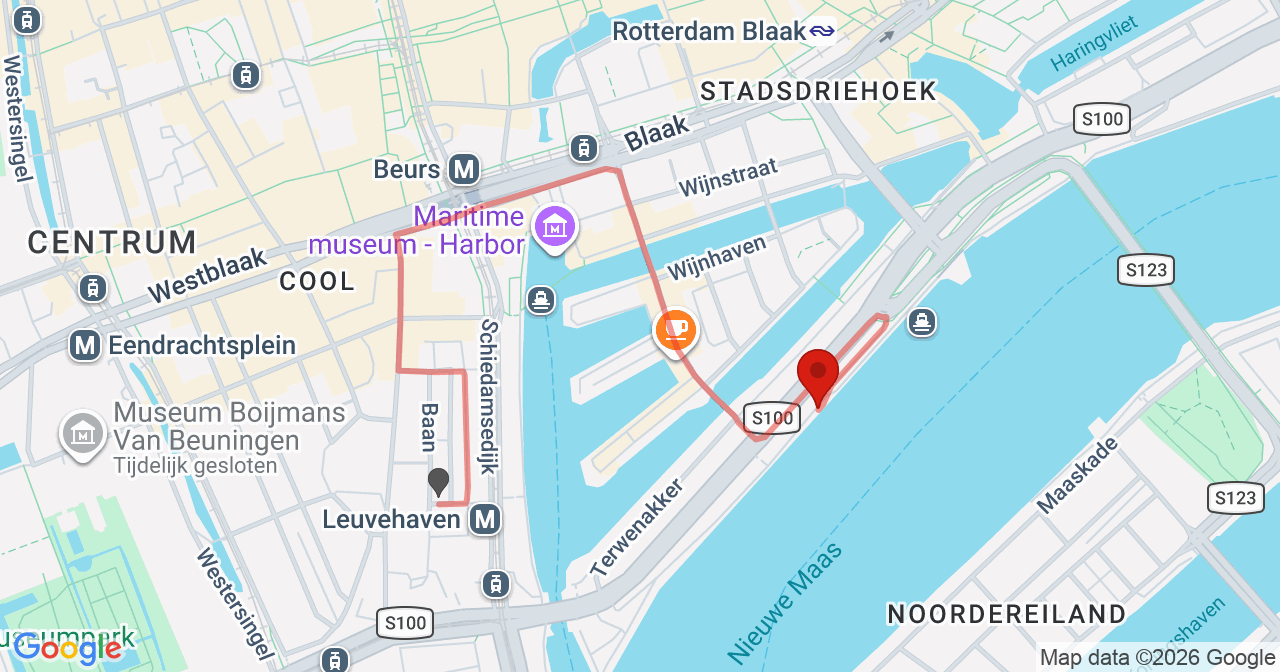 Kaart van het incident in Rotterdam met de aanrijroutes van de gealarmeerde eenheden
