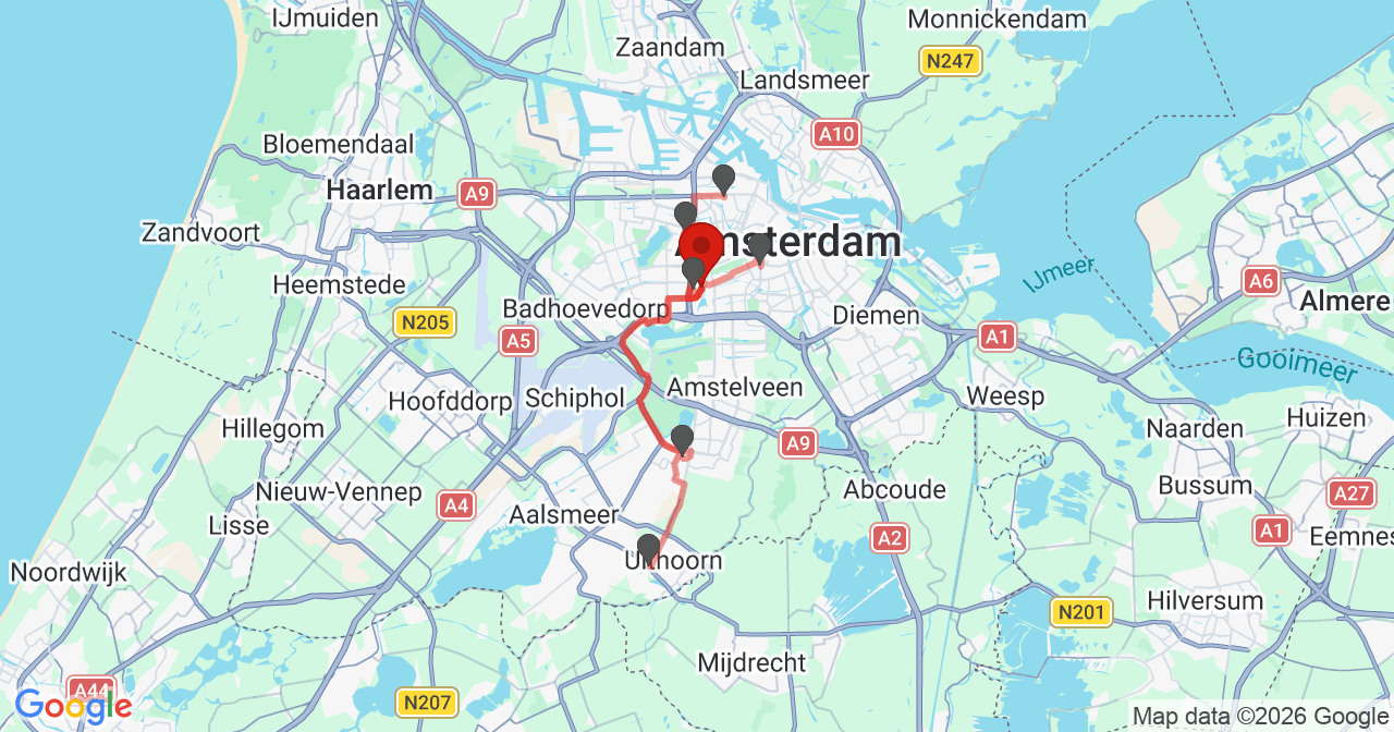 Kaart van het incident in Amsterdam met de aanrijroutes van de gealarmeerde eenheden