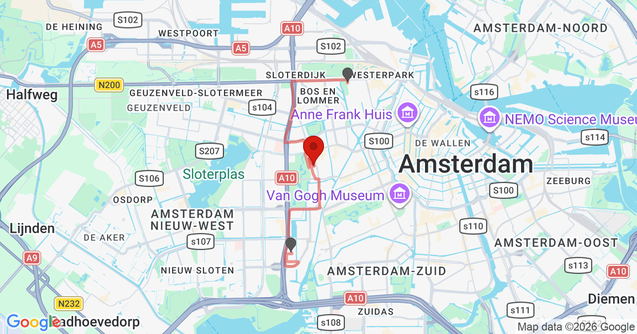 Kaart van het incident in Amsterdam met de aanrijroutes van de gealarmeerde eenheden