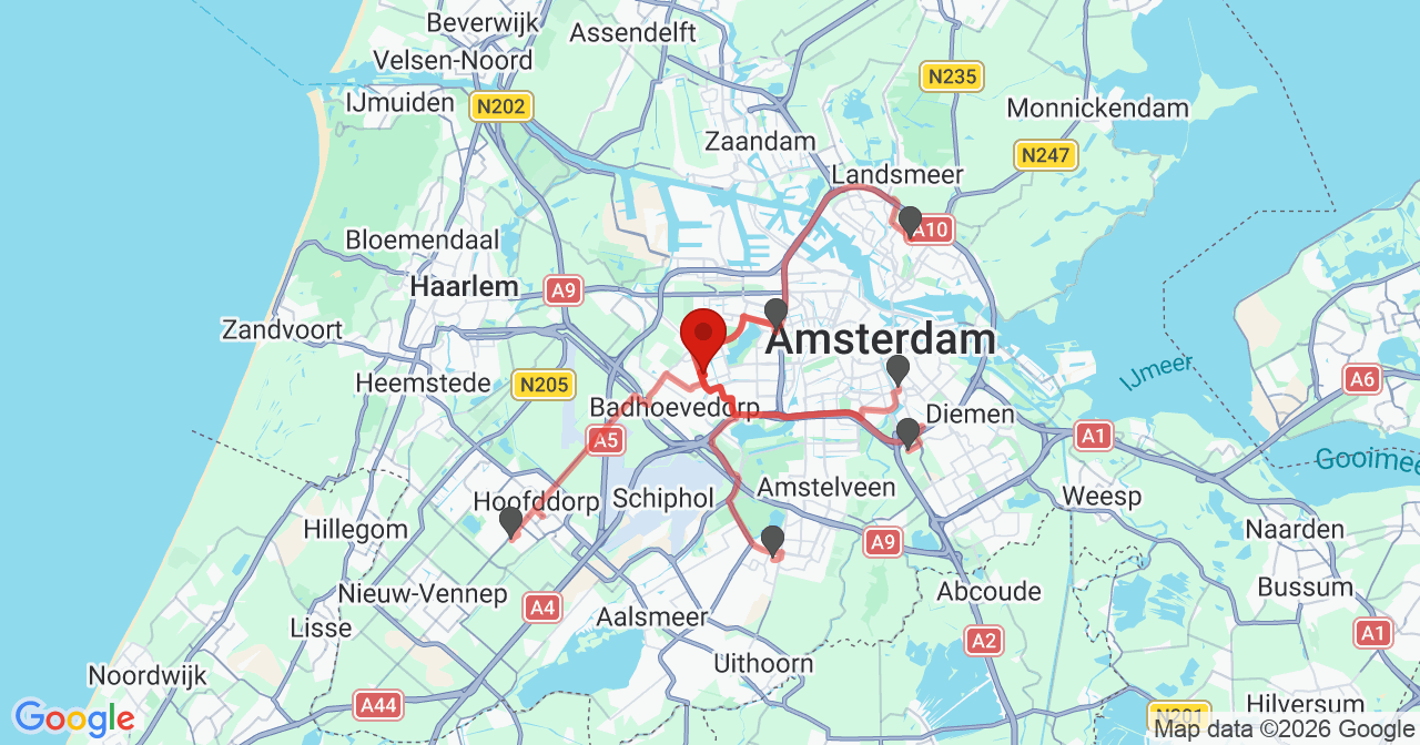 Kaart van het incident in Amsterdam met de aanrijroutes van de gealarmeerde eenheden