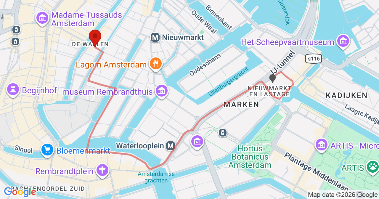 Kaart van het incident in Amsterdam met de aanrijroutes van de gealarmeerde eenheden